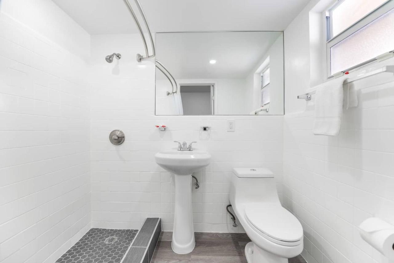 Fantastic 1 Bedroom With Pool Steps From The Beach #43 Голливуд Экстерьер фото